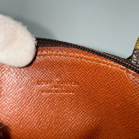 100% Authentic Louis Vuitton Monogram Secrete Passport Holder - Picture 3 of 10